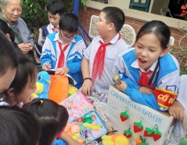 Hoạt động trải nghiệm " Em tập làm thương nhân"